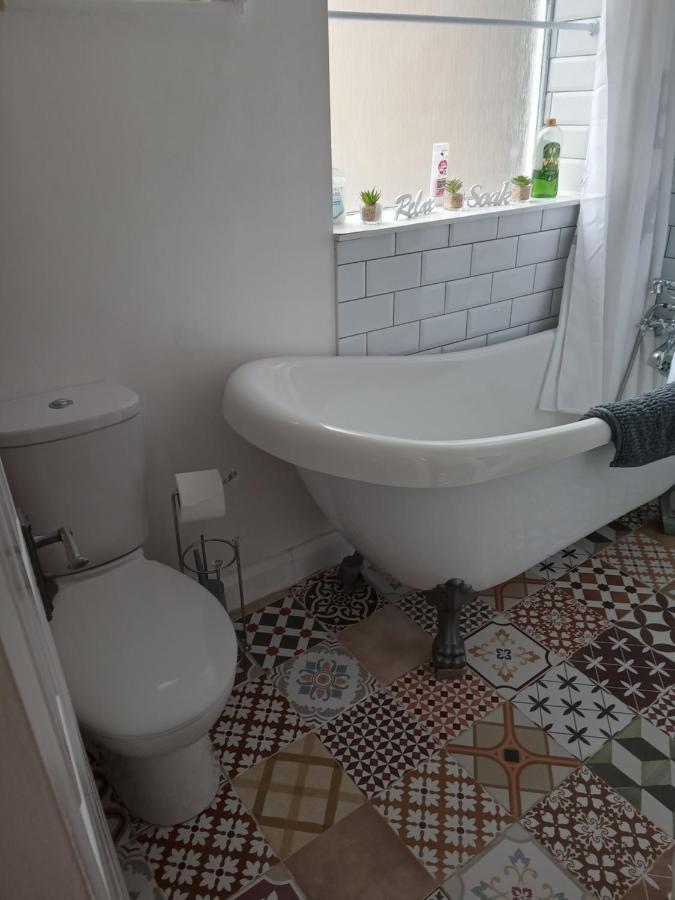 Little Dorrit Studio Flat 5 Rochester Me1 1Xz Strood Ngoại thất bức ảnh