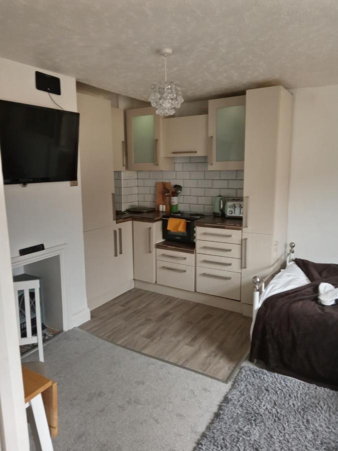 Little Dorrit Studio Flat 5 Rochester Me1 1Xz Strood Ngoại thất bức ảnh
