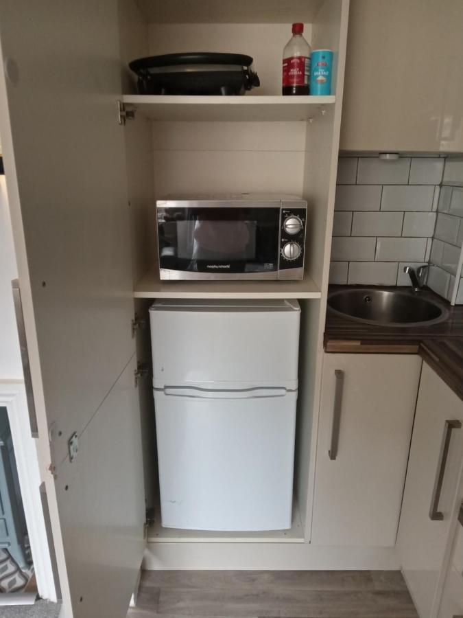Little Dorrit Studio Flat 5 Rochester Me1 1Xz Strood Ngoại thất bức ảnh