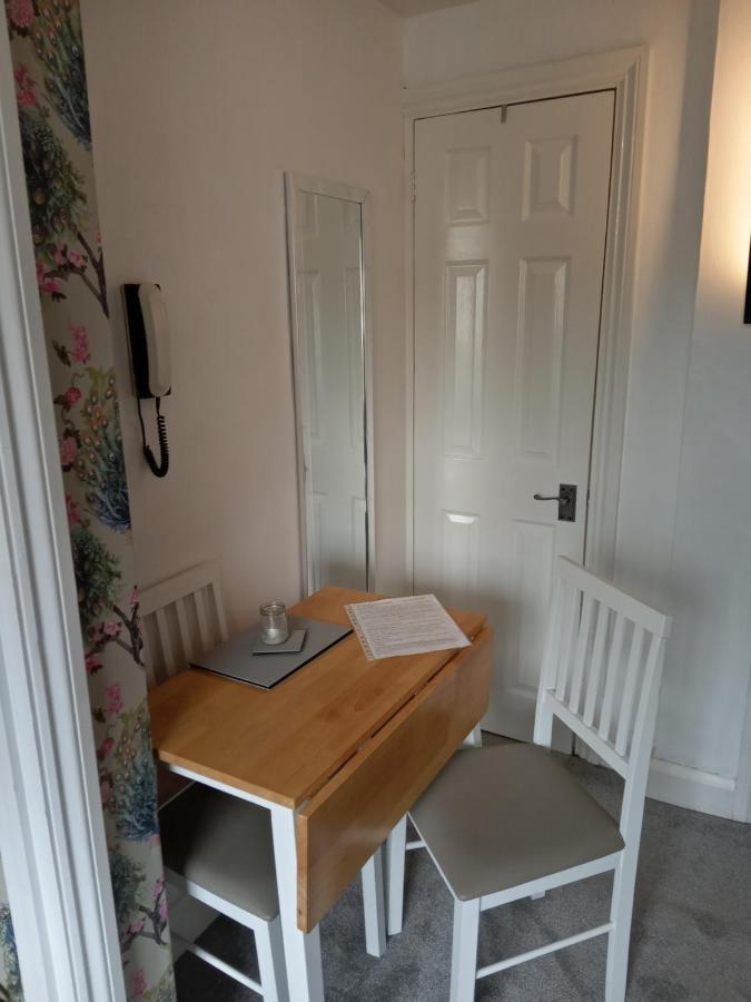 Little Dorrit Studio Flat 5 Rochester Me1 1Xz Strood Ngoại thất bức ảnh