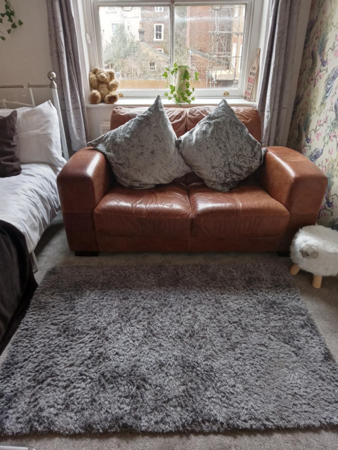 Little Dorrit Studio Flat 5 Rochester Me1 1Xz Strood Ngoại thất bức ảnh