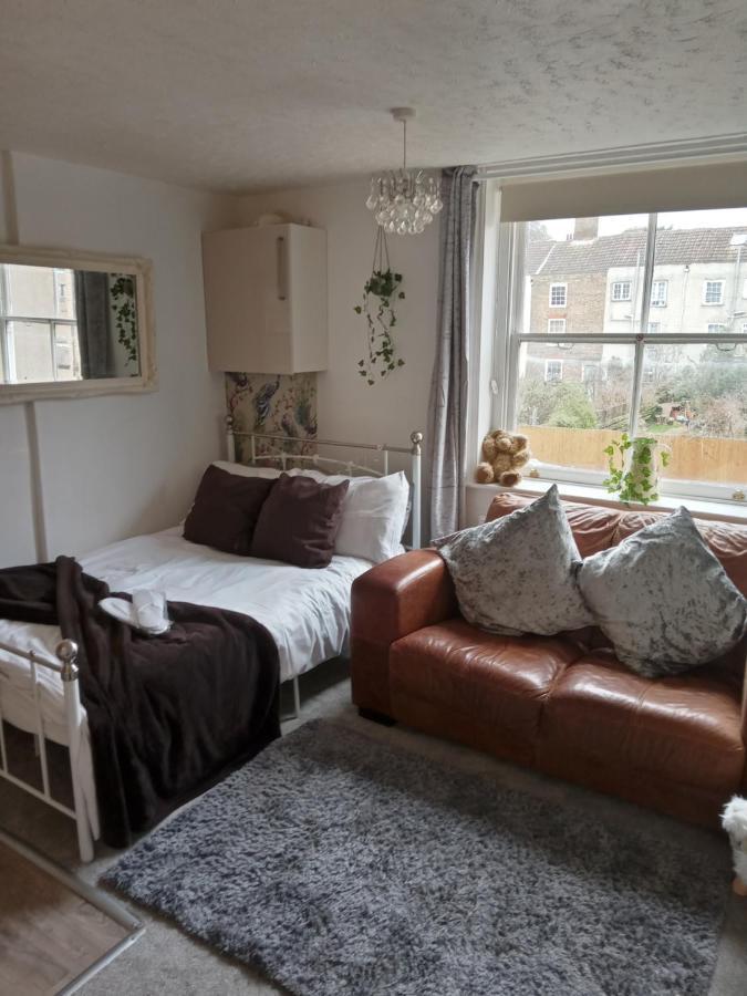 Little Dorrit Studio Flat 5 Rochester Me1 1Xz Strood Ngoại thất bức ảnh